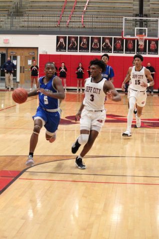 A Game of Heart: Boys Basketball Falls to JC in Districts